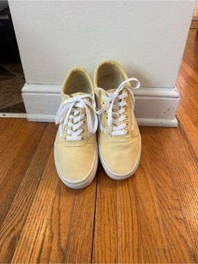 Vans women’s pale yellow sz 8.5